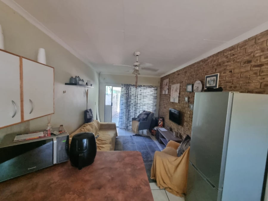 To Let 1 Bedroom Property for Rent in La Hoff North West